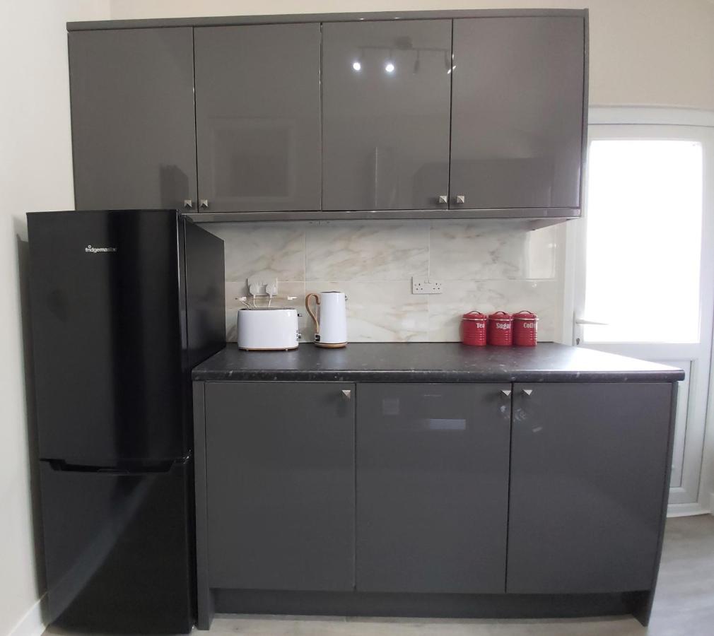 Апартаменты Beautifully Renovated 2 Bed Flat - Close To Beach Саутенд-он-Си Экстерьер фото